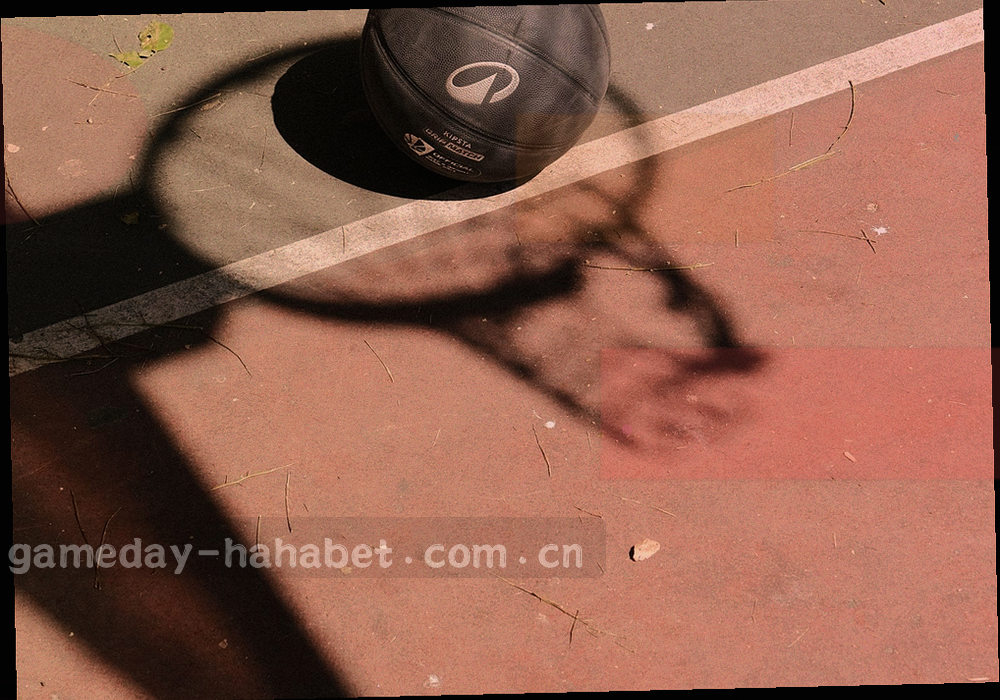 低饱和的射门轨迹密度图，画面叠加无文字刻度线，颜色集中在墨绿与青之间